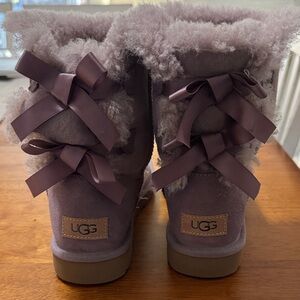 UGG Lilac Boots with Shearling and Bows. Girls size 6